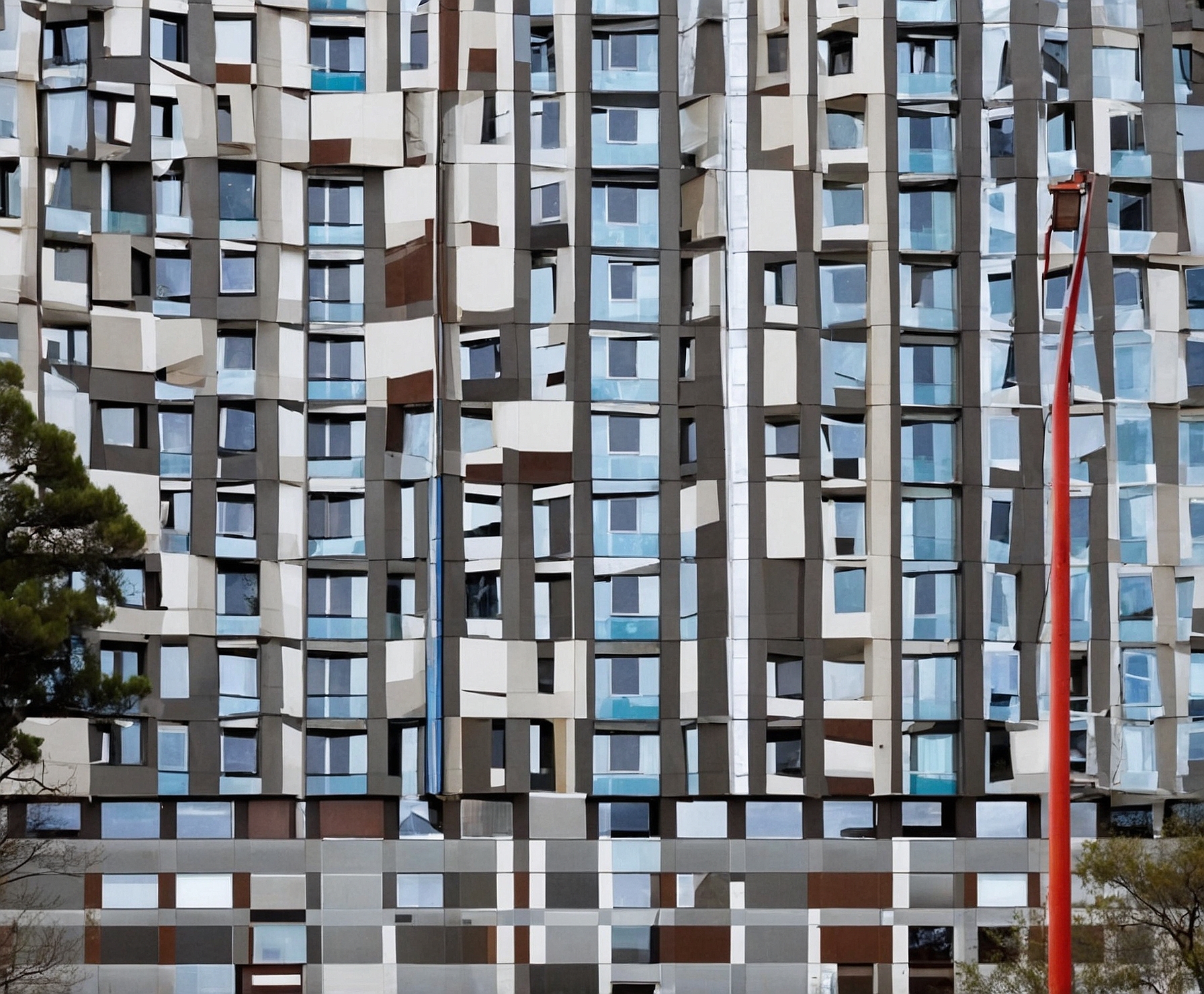Fachada renovada de edificio corporativo en Barcelona